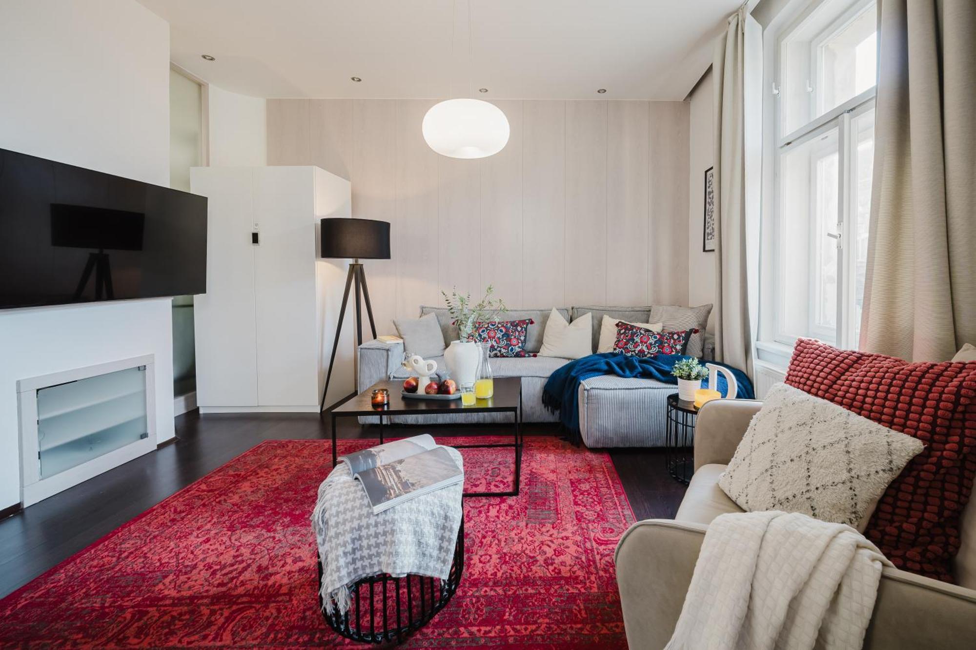 Days - Stylish - Netflix - Hip District Апартаменти Прага